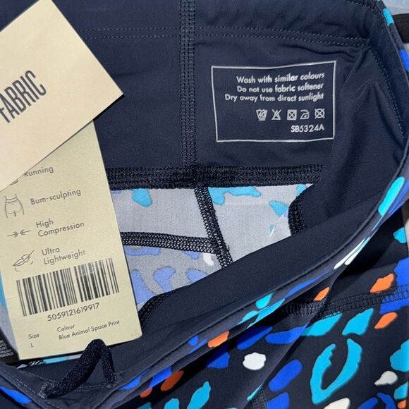 Sweaty Betty Power 9" Biker Shorts in Blue Animal Space Print Size 10 - Picture 7 of 8